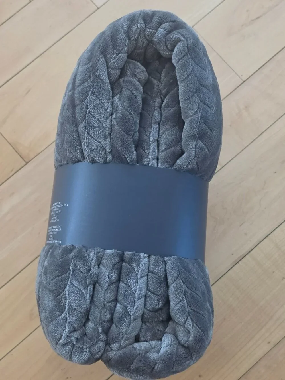 Monte & Jardin Luxury Collection Ultra Plush Throw Tropical Leaf 60 x 70 Gray